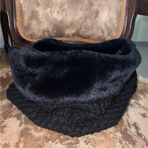 Calvin Kkein infinity scarf black plus fur black knit
